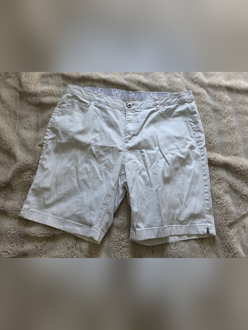 20W Faded Glory White Women's Bermuda Shorts